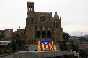 Estelada gegant a la Seu de Manresa